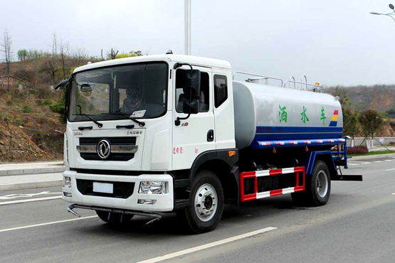 怎樣排除灑水車柴油機(jī)過早、過遲的噴油現(xiàn)象？
