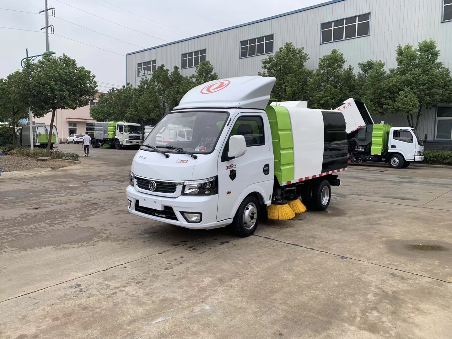 東風(fēng)小型掃路車（1方水/1.5方塵）